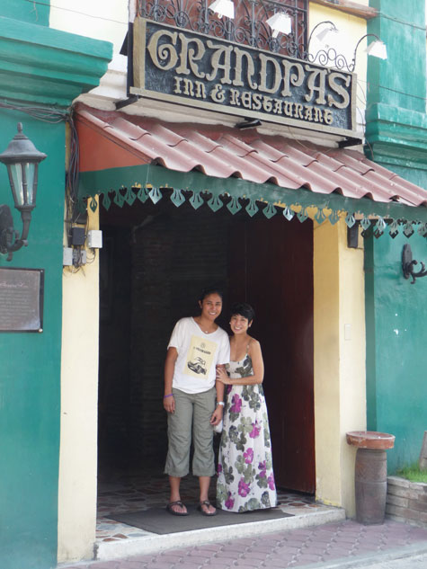 Ren and Brooke posing in front of Grandpa's Inn