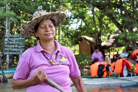 Popular Lady Mangrove singing