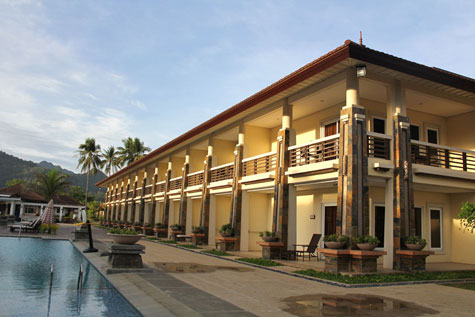 Façade of Sheridan Beach Resort and Spa 