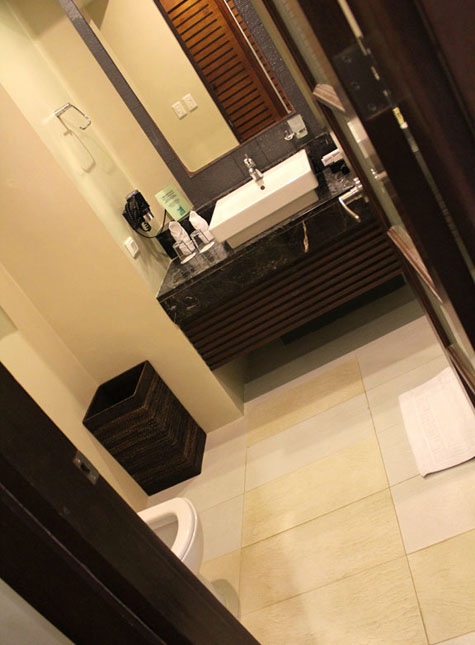 Sheridan resort with king-size bathroom