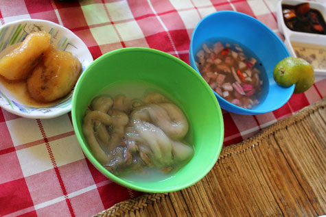 Tamilok spread with special vinegar sauce