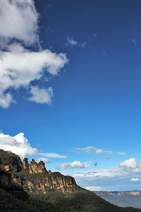 Three Sisters rock formations in Blue Mountains