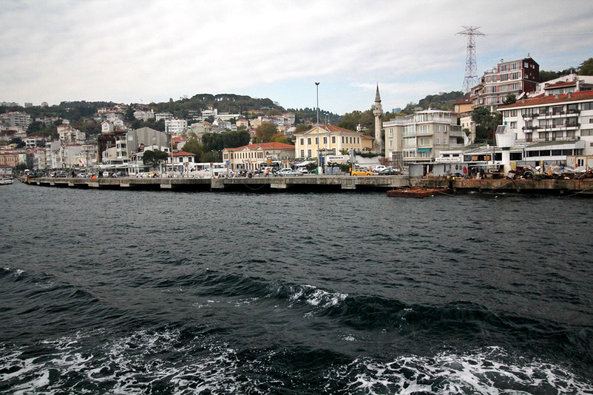 Take a Cruise on the Bosphorus with Şehir Hatları in Istanbul, Turkey