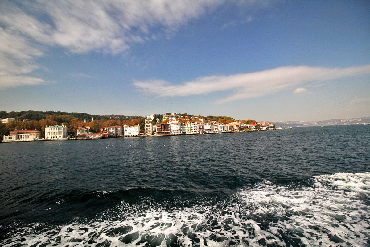 Take a Cruise on the Bosphorus with Şehir Hatları in Istanbul, Turkey