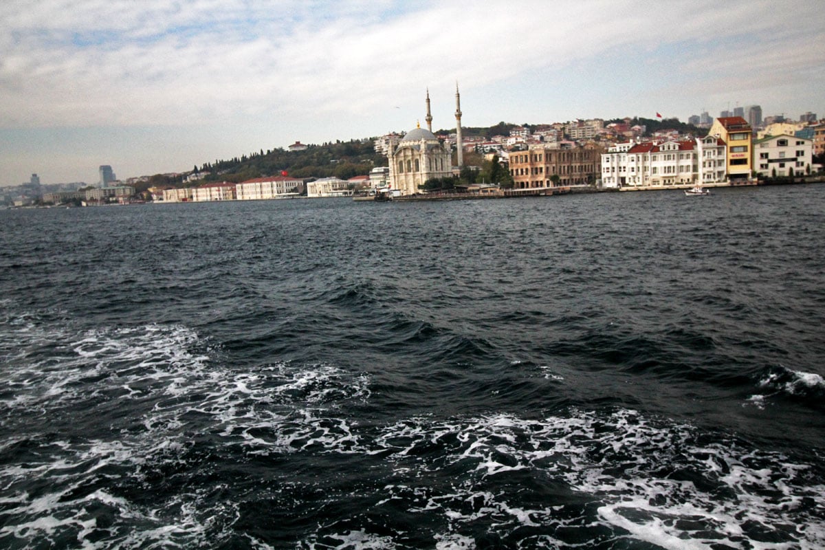 Take a Cruise on the Bosphorus with Şehir Hatları in Istanbul, Turkey