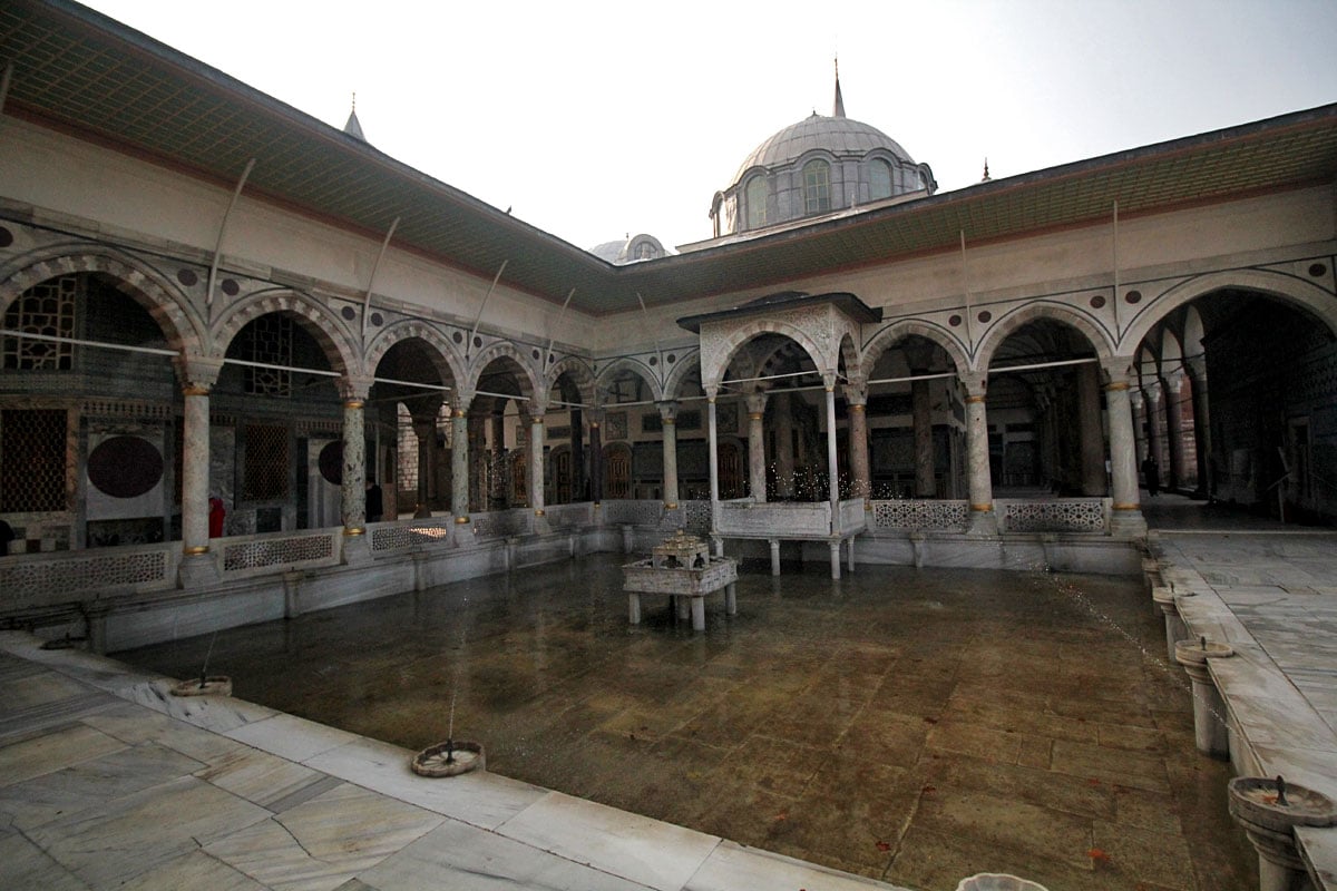 Apartments of the Sultan’s Favorites and the Mabeyn Courtyard