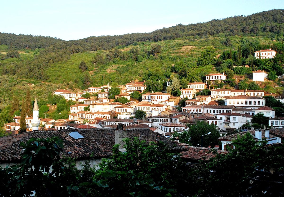 Explore the Alleys of Şirince, a Charming Hill Town Near Selcuk, Turkey