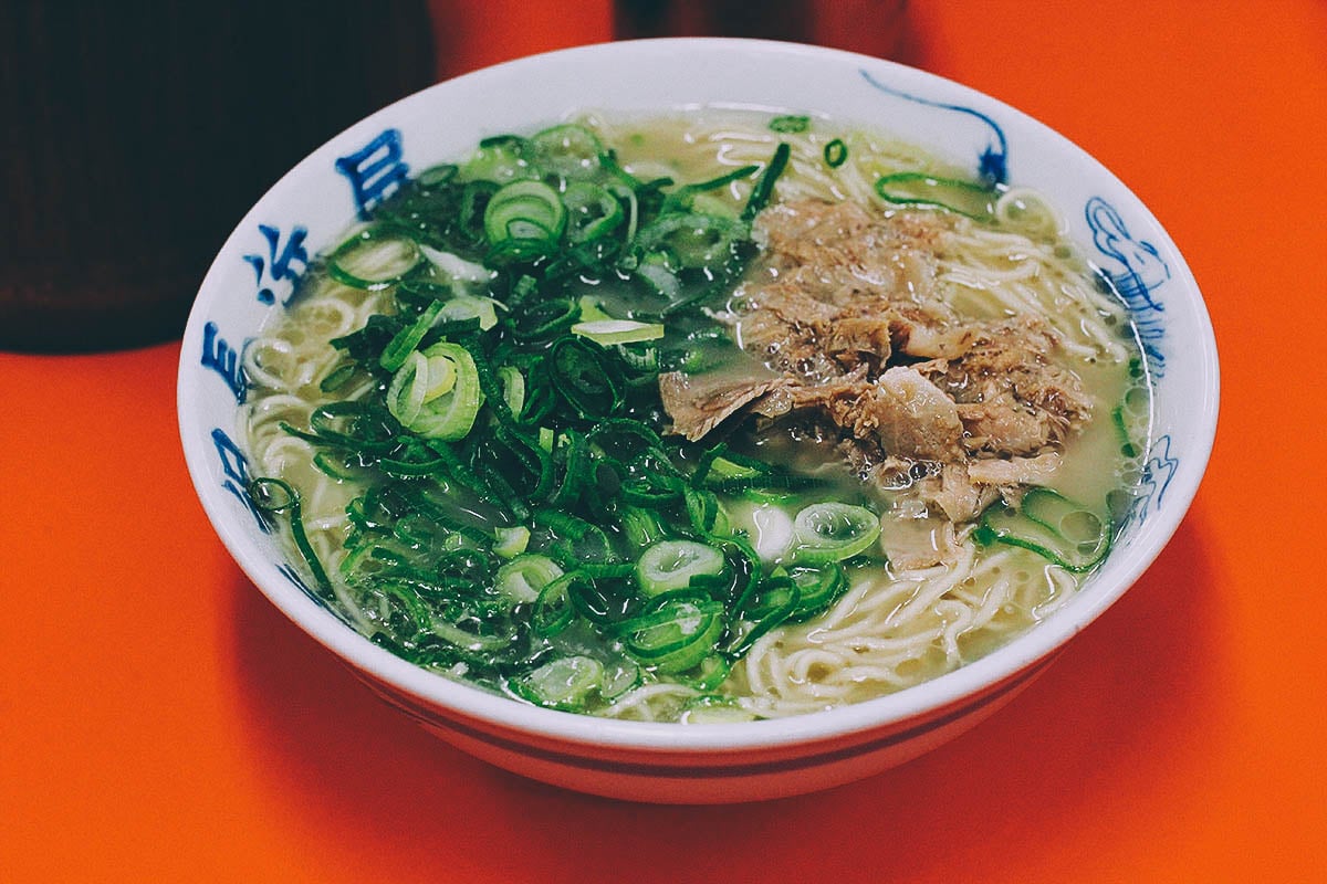 Ganso Nagahamaya: A Local Favorite for Tonkotsu Ramen in Fukuoka, Japan