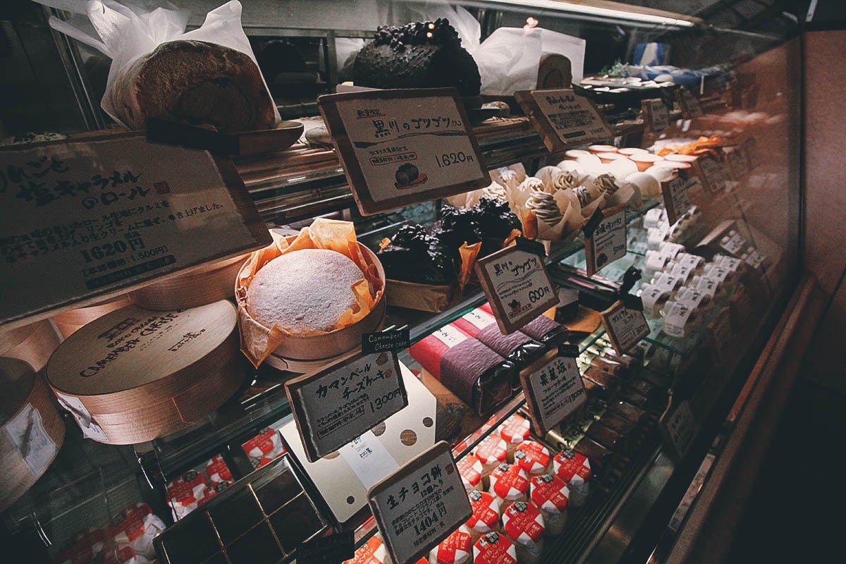 Patisserie Roku: Cream Puffs to Die for in Kurokawa Onsen, Kumamoto, Japan