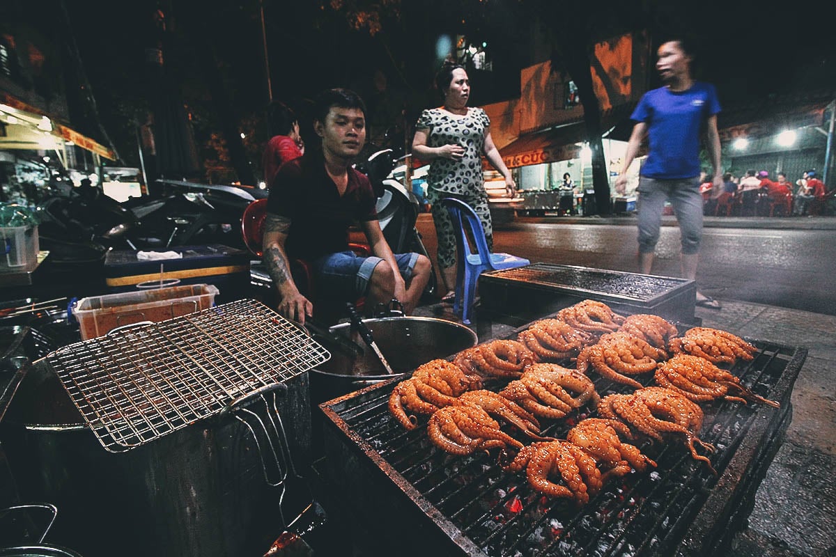 Vinh Khanh, District 4: Where to Have the Best Street Seafood in Saigon, Vietnam