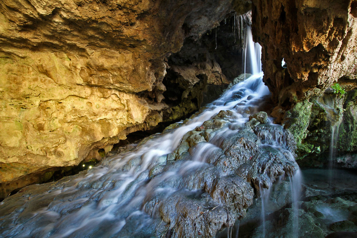 The Subterranean Calcium Travertines of Kaklik Cave in Pamukkale, Turkey