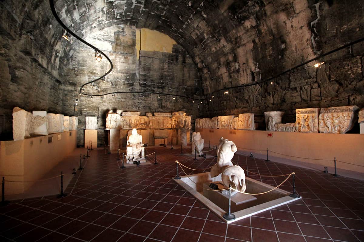 Hierapolis Archaeological Park and the Calcium Travertines of Pamukkale, Turkey