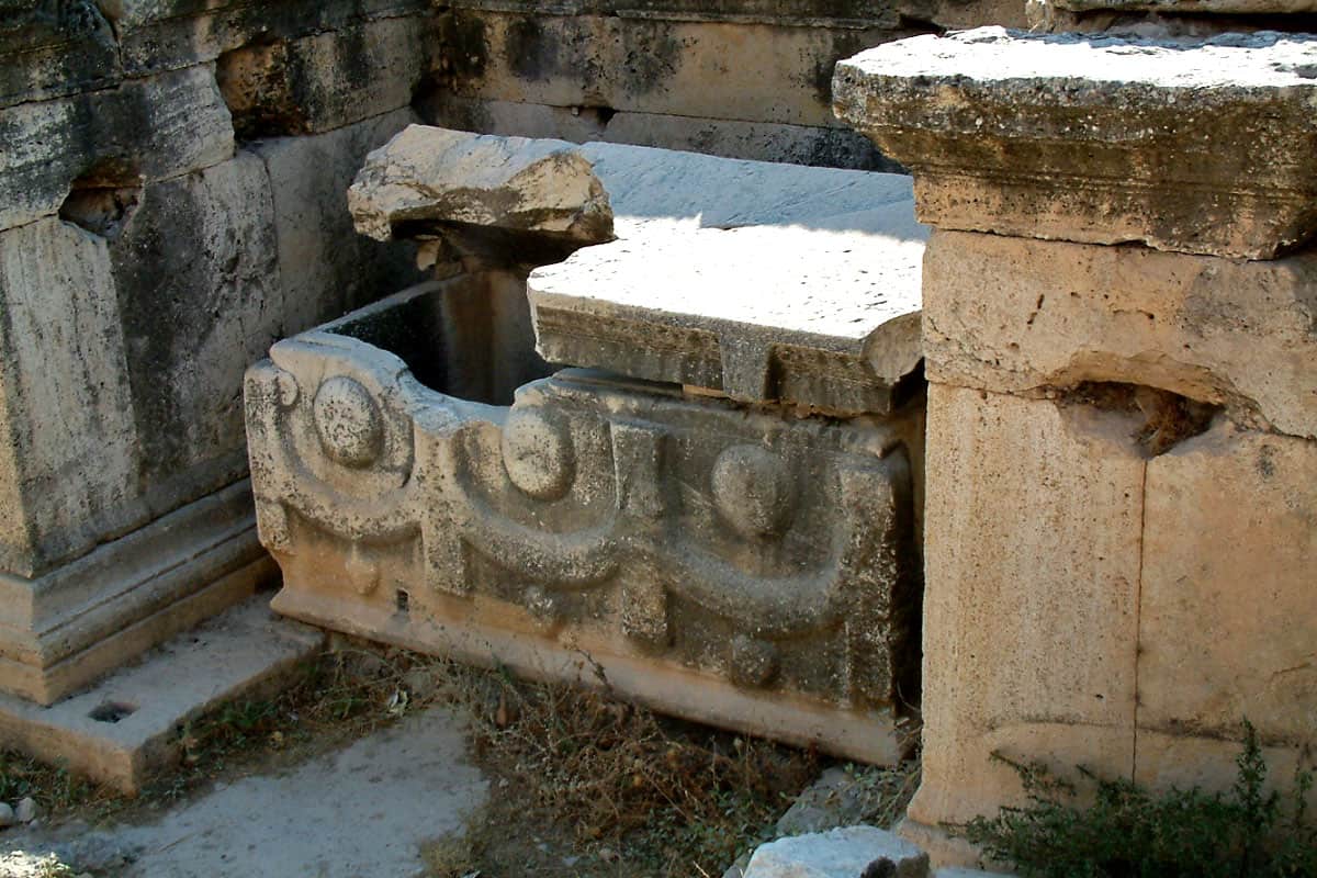 Hierapolis Archaeological Park and the Calcium Travertines of Pamukkale, Turkey