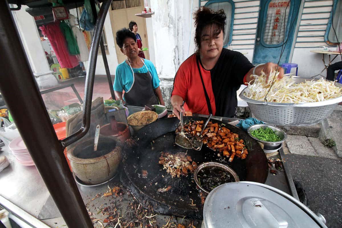 Sister Yao cooking char koay kak