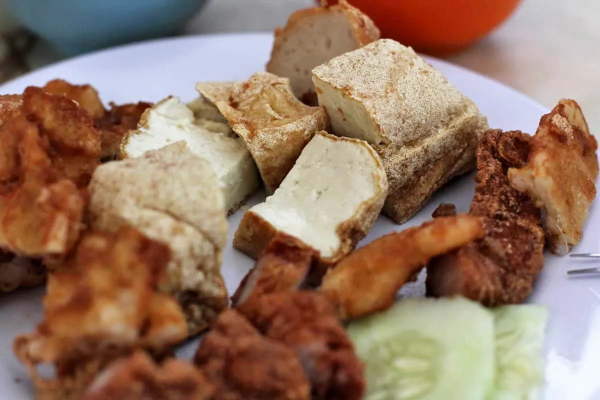 What to Eat in Penang, Malaysia Lor bak at Kheng Pin Cafe