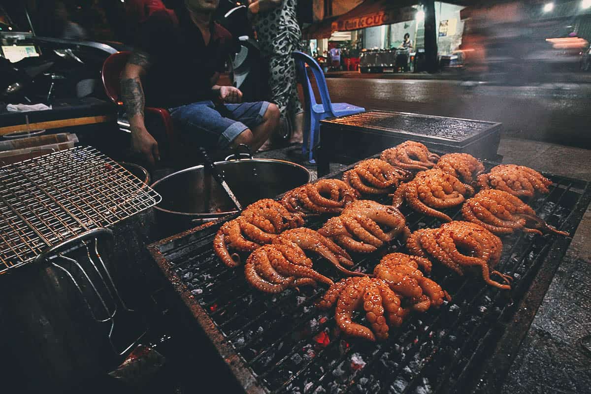 Vinh Khanh, District 4: Where to Have the Best Street Seafood in Saigon, Vietnam