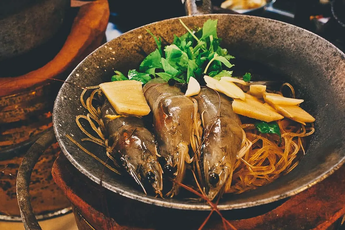 Goong ob woon sen, a prawn dish with glass noodles