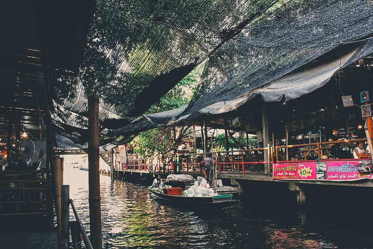 Khlong Lat Mayom floating market in Bangkok