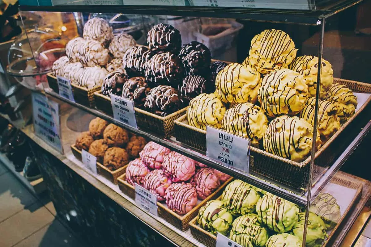 Things to Eat in South Korea Schnee pang, a popular German snack in Seoul