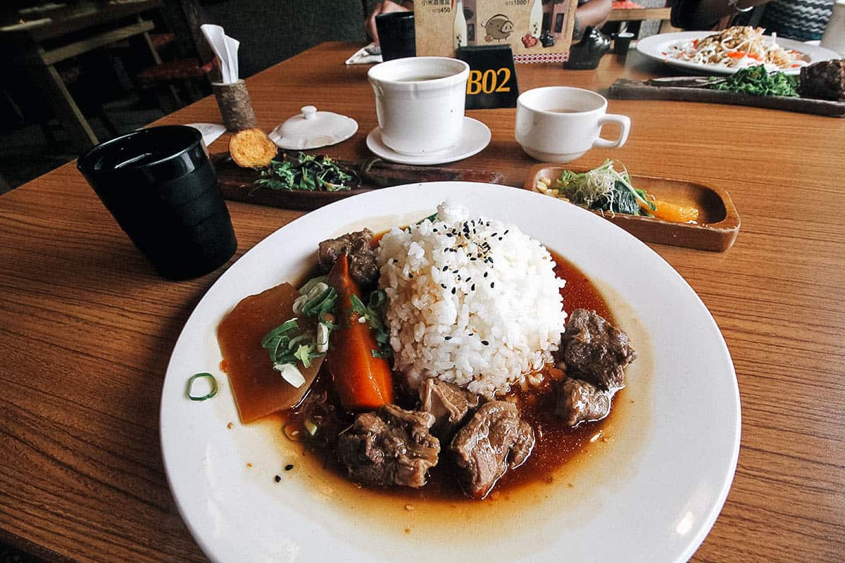 Lunch at Taroko Gorge in Hualien, Taiwan