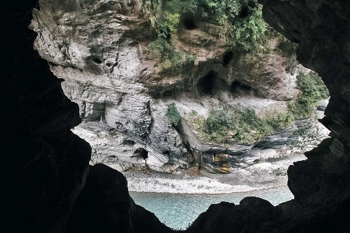 Take a Day Tour of Stunning Taroko National Park in Hualien, Taiwan Swallow Grotto in Taroko Gorge in Hualien, Taiwan