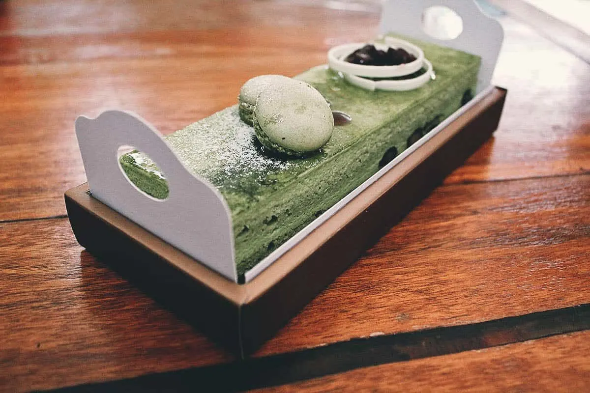 Matcha cake at Addiction Aquatic in Taipei