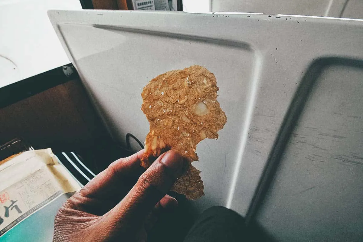 Things to Eat in Taiwan Crispy almond pork paper