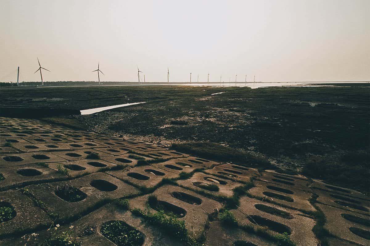 Gaomei Wetlands and Rainbow Village Tour from Taichung, Taiwan