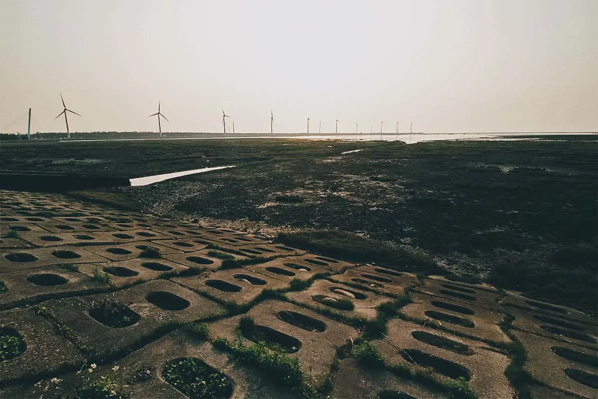 Gaomei Wetlands and Rainbow Village Tour from Taichung, Taiwan