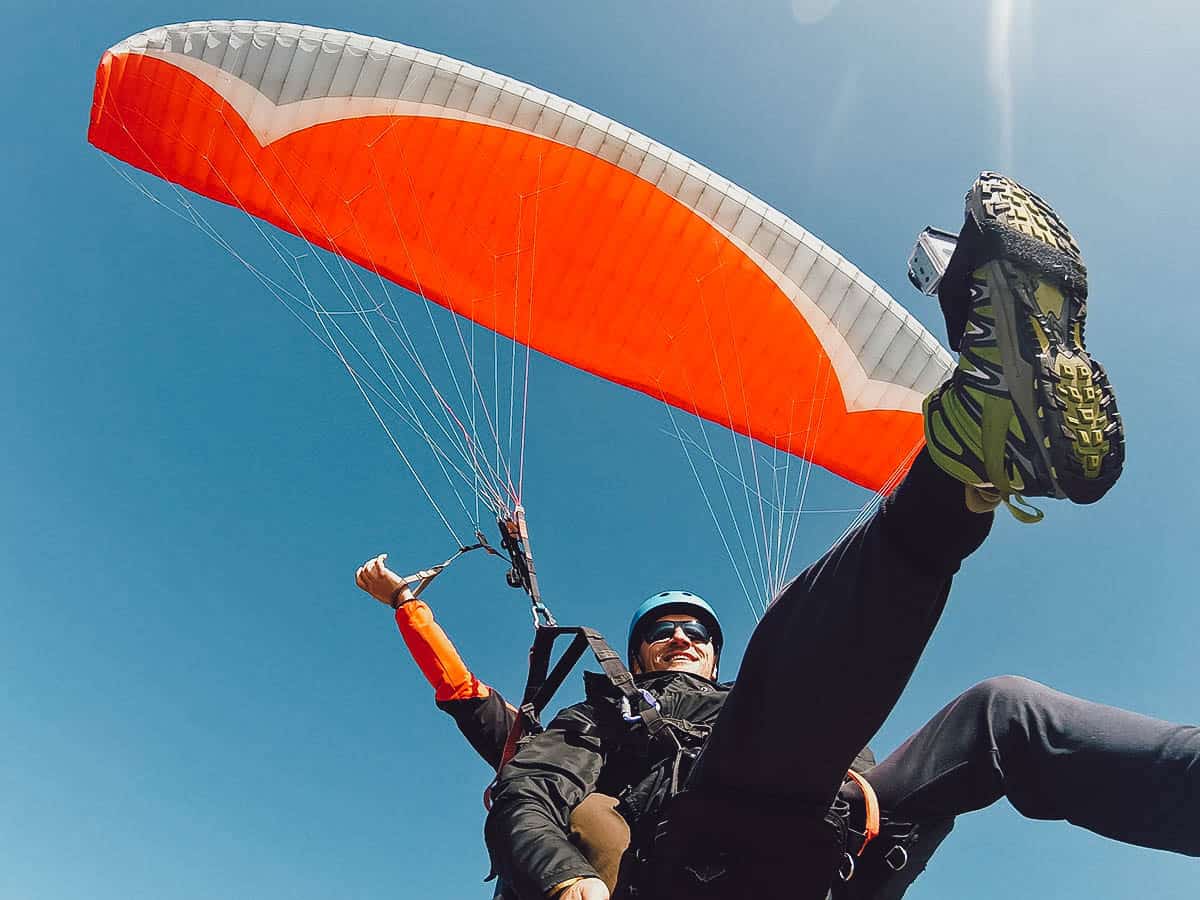 Tandem paragliding