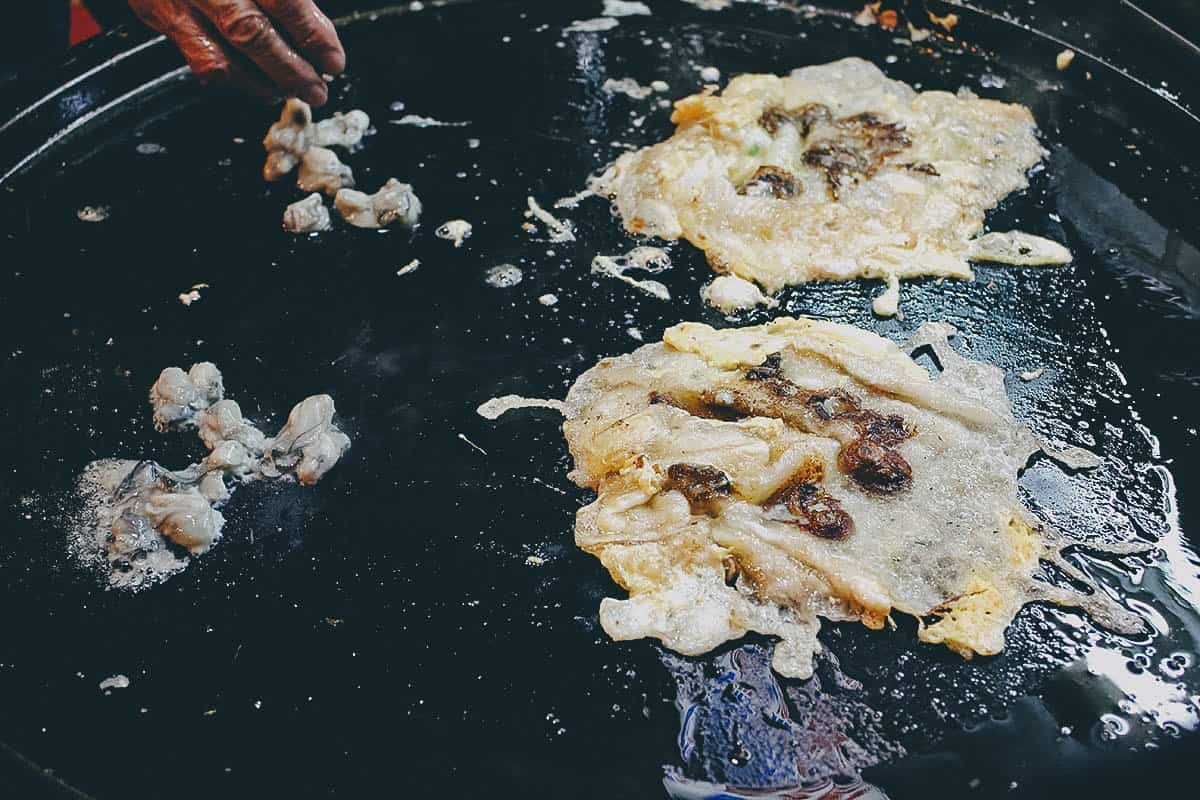 Oyster omelette at Raohe Night Market in Taipei, Taiwan