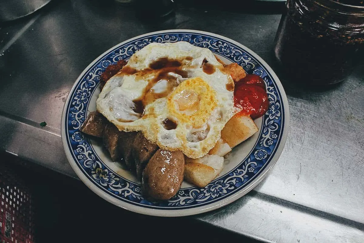 Things to Eat in Taiwan Breakfast at Second Market in Taichung, Taiwan