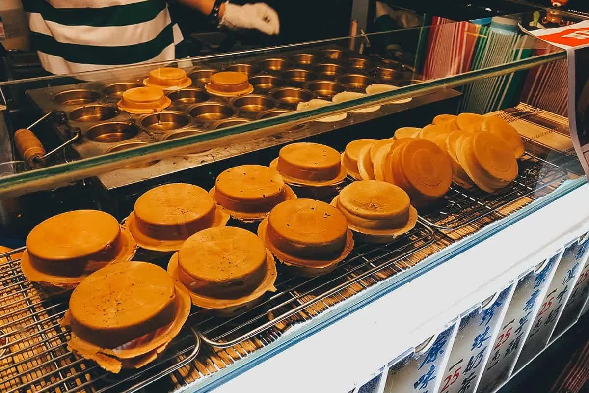 Things to Eat in Taiwan Red Bean Wheel Cakes in Taiwan