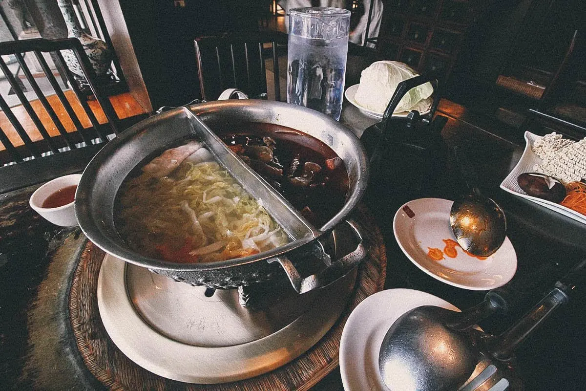 Taichung Food Guide: 9 Must-Eat Restaurants & Night Markets in Taichung, Taiwan Hotpot at Ding Wang Hotpot restaurant in Taichung, Taiwan