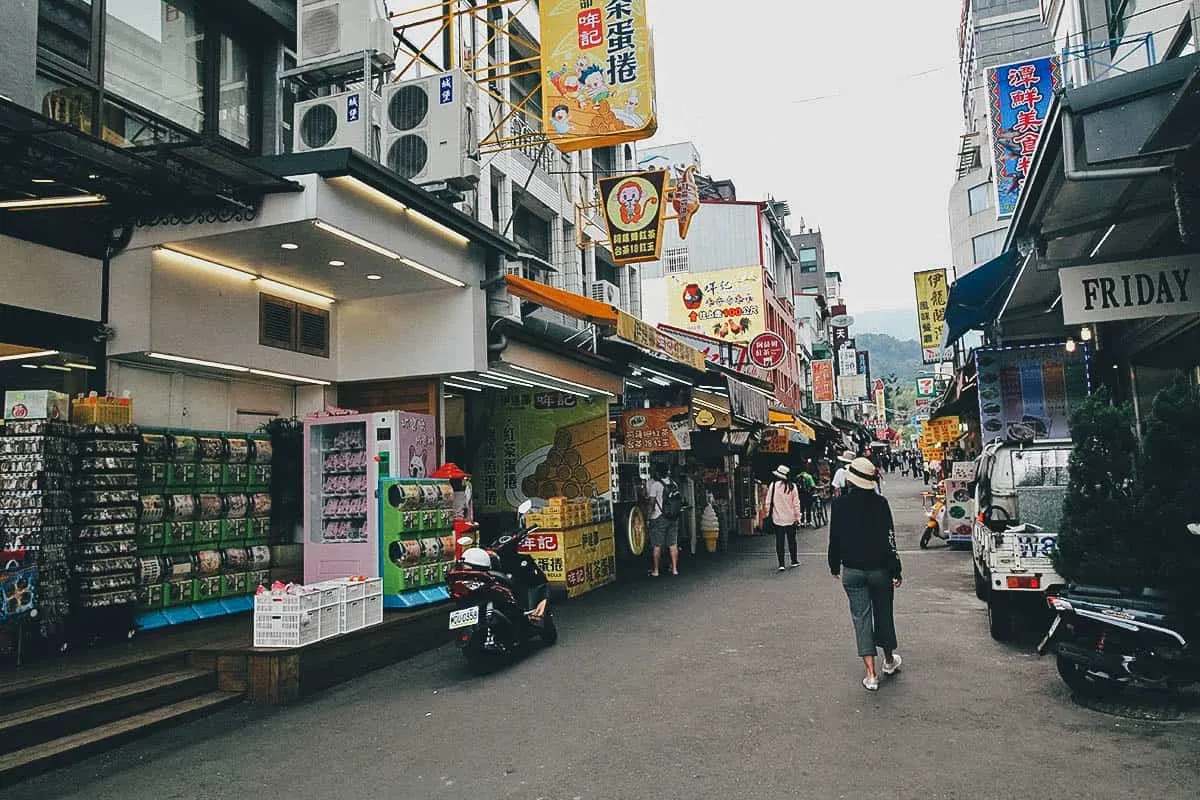 Ita Thao Shopping Street, Sun Moon Lake, Nantou County, Taiwan Ita Thao Shopping Street, Sun Moon Lake, Nantou County, Taiwan
