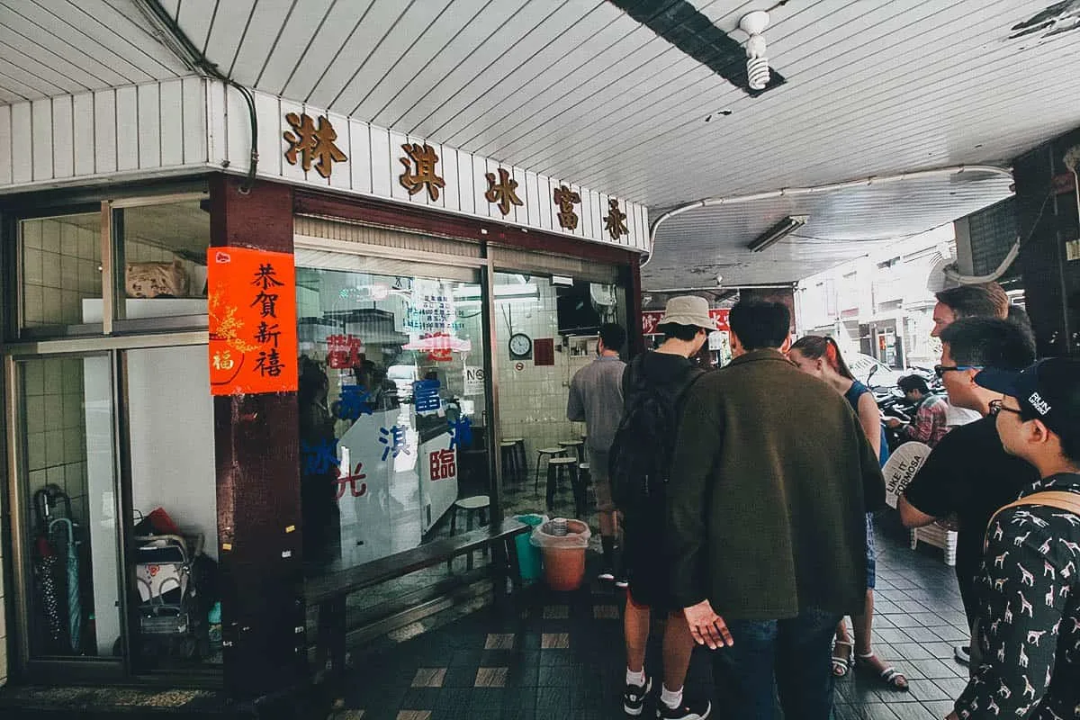 Queue of customers at Yongfu Ice Cream in Taipei, Taiwan