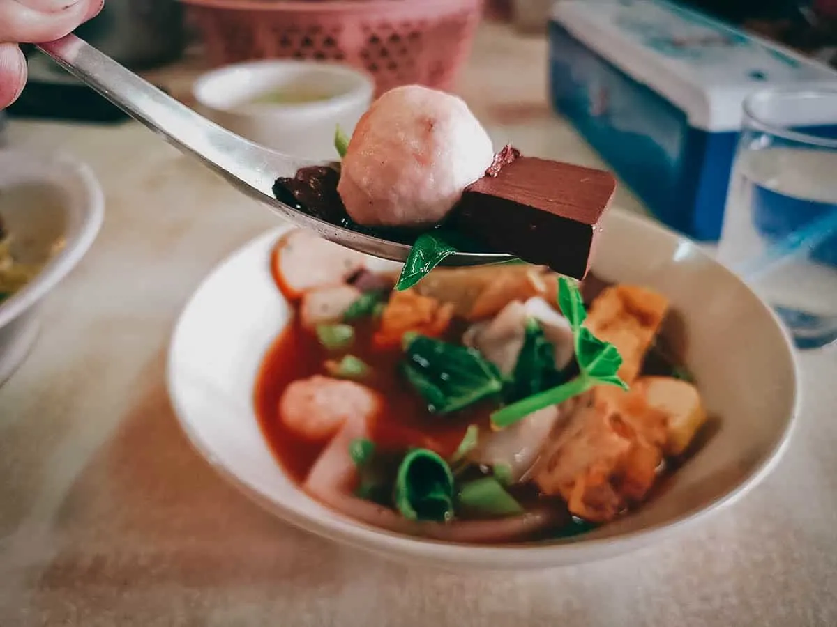 Yen ta fo, a pink-colored noodle soup