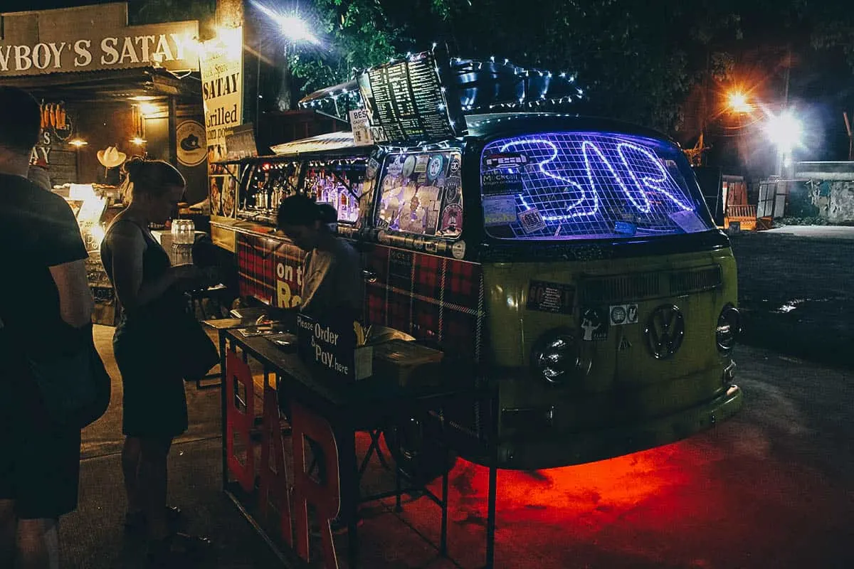 Ploen Ruedee Night Market, Chiang Mai, Thailand Bar at Ploen Ruedee Night Market, Chiang Mai, Thailand