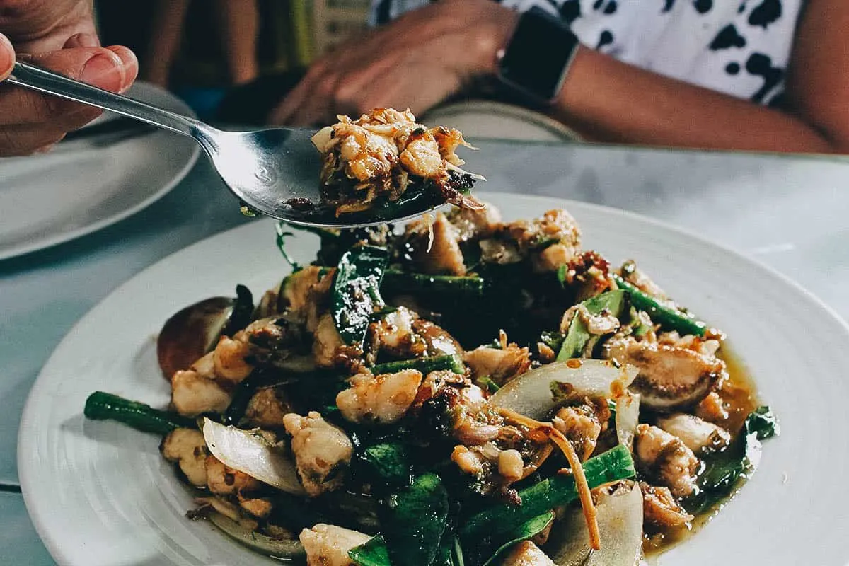Pad kee mao crab at Nhong Rim Klong restaurant in Bangkok