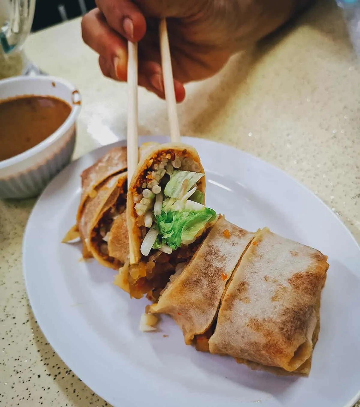 Popiah with bean sprouts and minced pork in Singapore