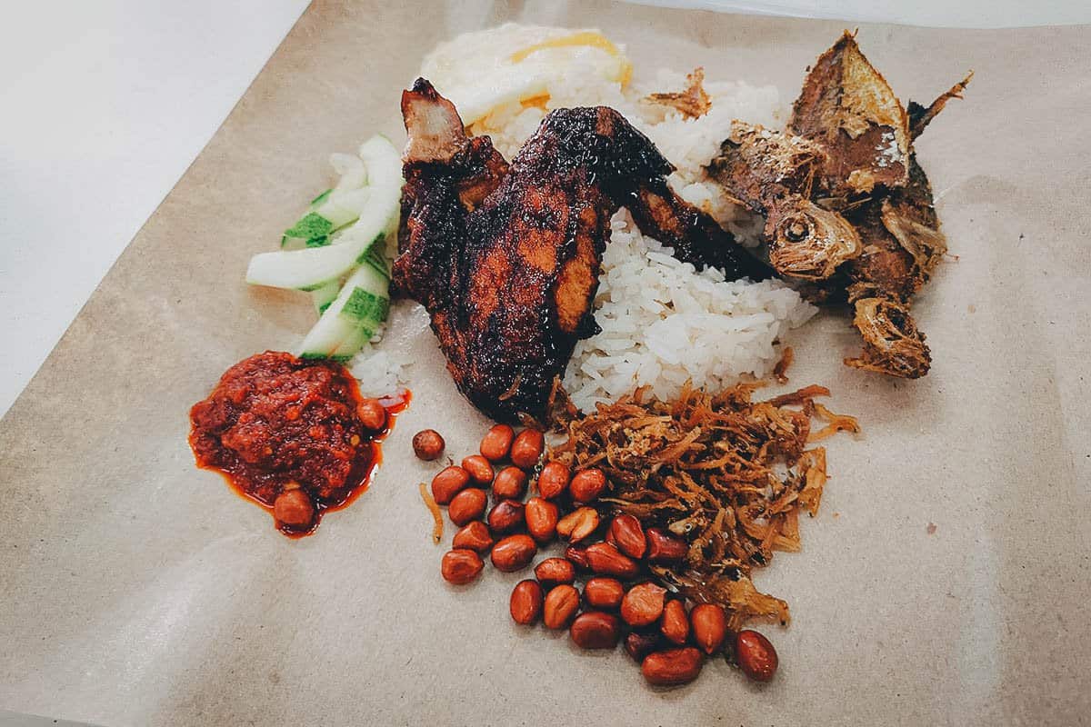 Chicken and deep-fried fish with fragrant rice cooked in coconut milk and pandan leaf