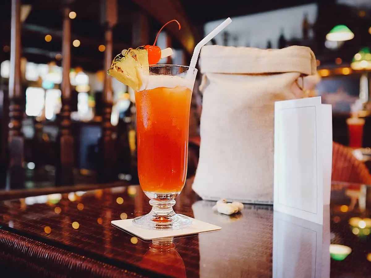 Singapore Sling, Long Bar, Raffles Hotel, Singapore Singapore Sling, Long Bar, Raffles Hotel, Singapore