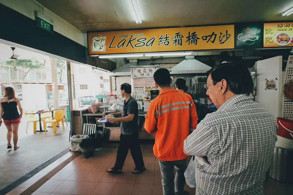 Line of customers at Sungei Road Laksa