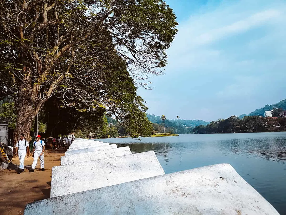 Kandy Lake, Sri Lanka Kandy Lake, Sri Lanka