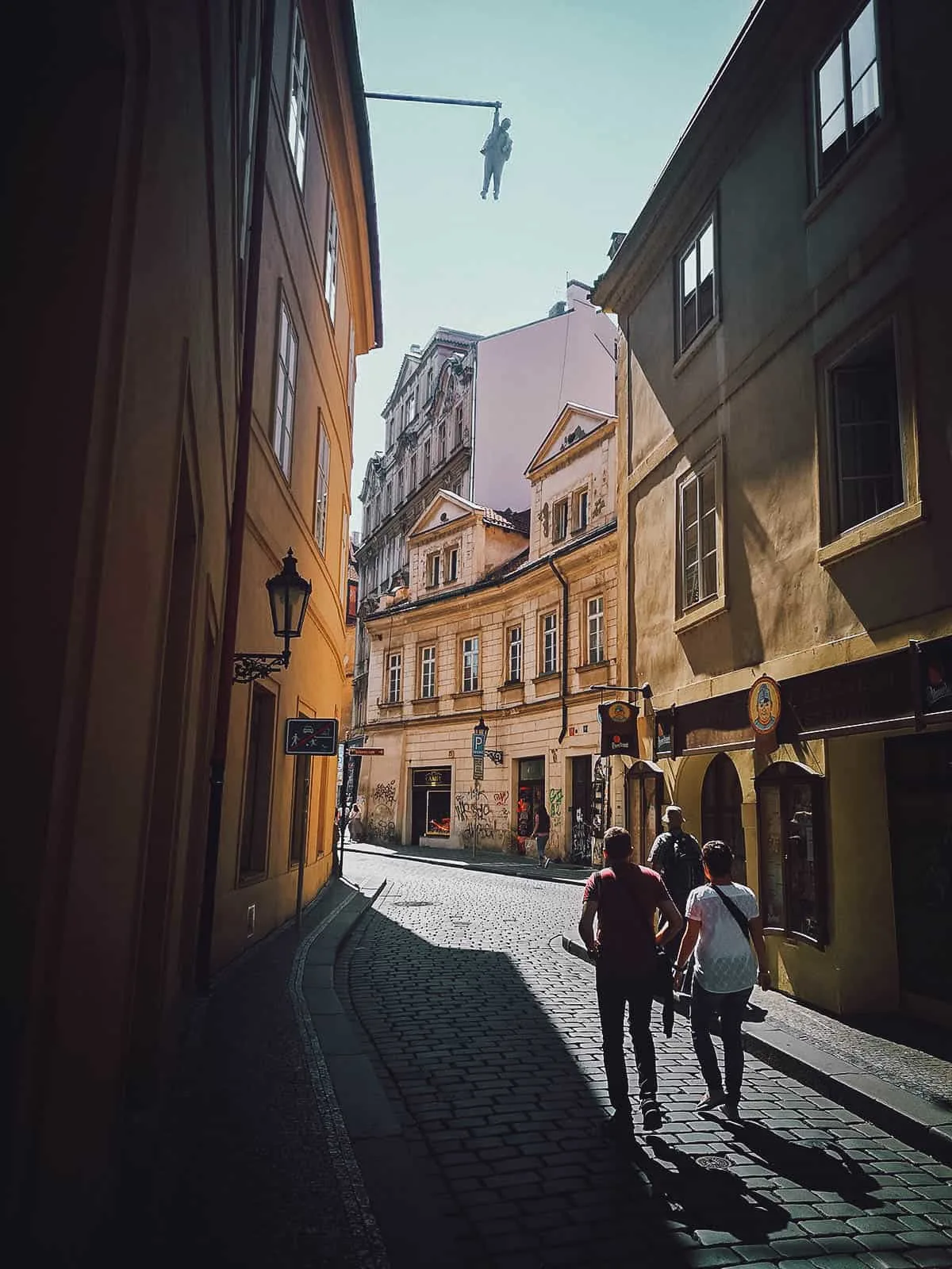 Man Hanging Out sculpture in Prague, Czechia