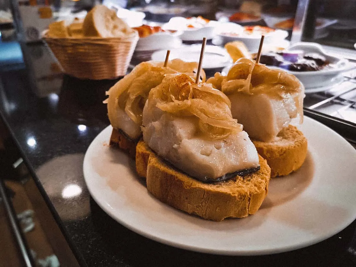 Bacalao with olive oil at one of the most popular tapas bars in Logroño