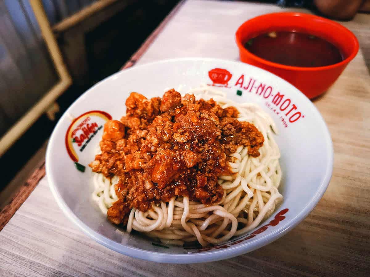 Mie Rica Kejakasaan, Bandung, Indonesia