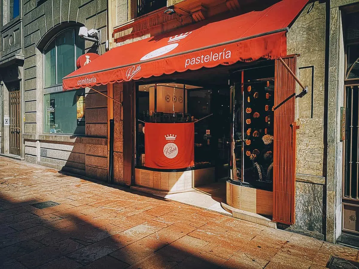 Oviedo Food Guide: 5 Must-Eat Restaurants in Oviedo, Asturias, Spain Confiteria Rialto restaurant in Oviedo, Spain