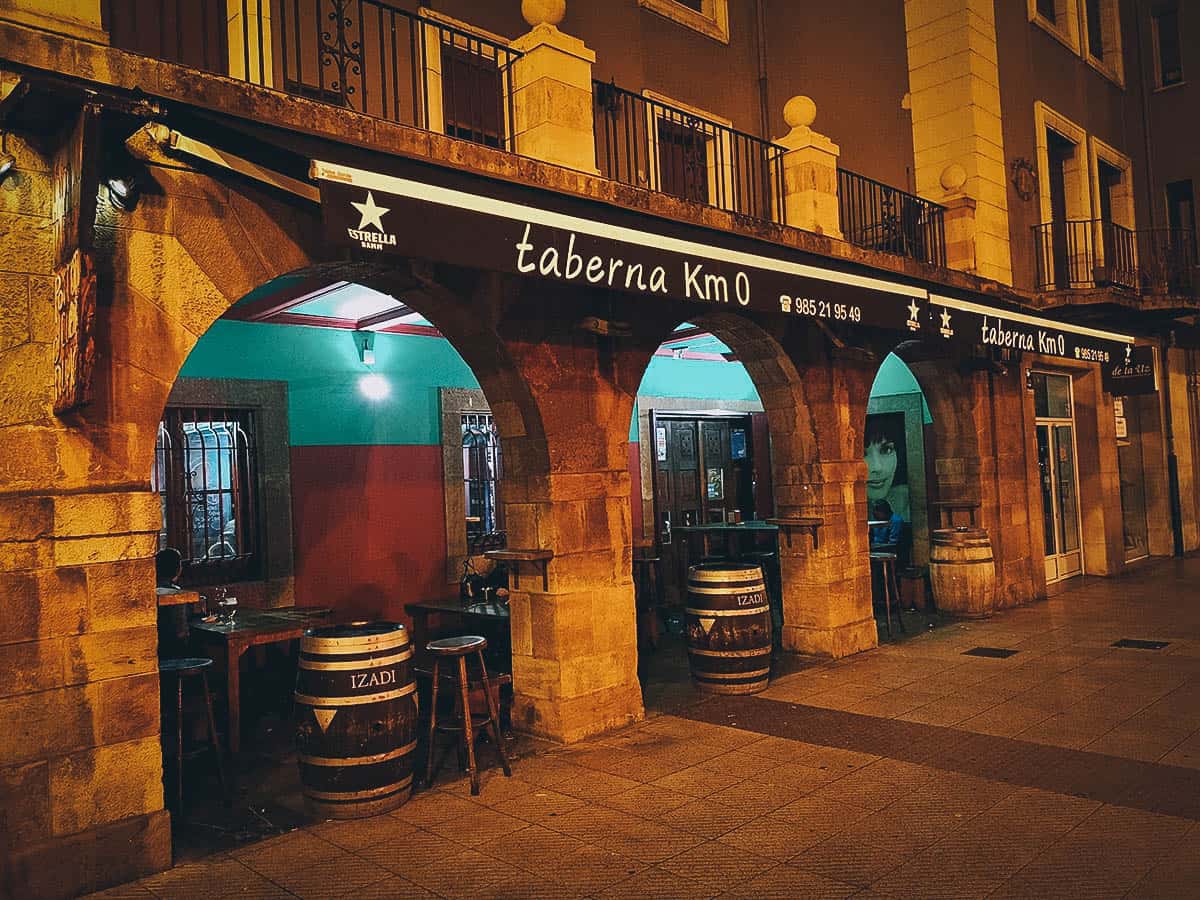 Taberna km 0 bar and restaurant in Oviedo, Spain