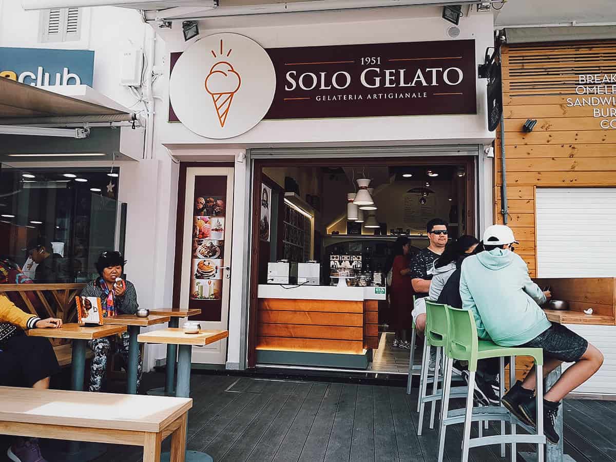 Bars, Cafes and Clubs in Santorini